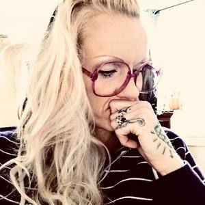 Meet your Posher, Crystal